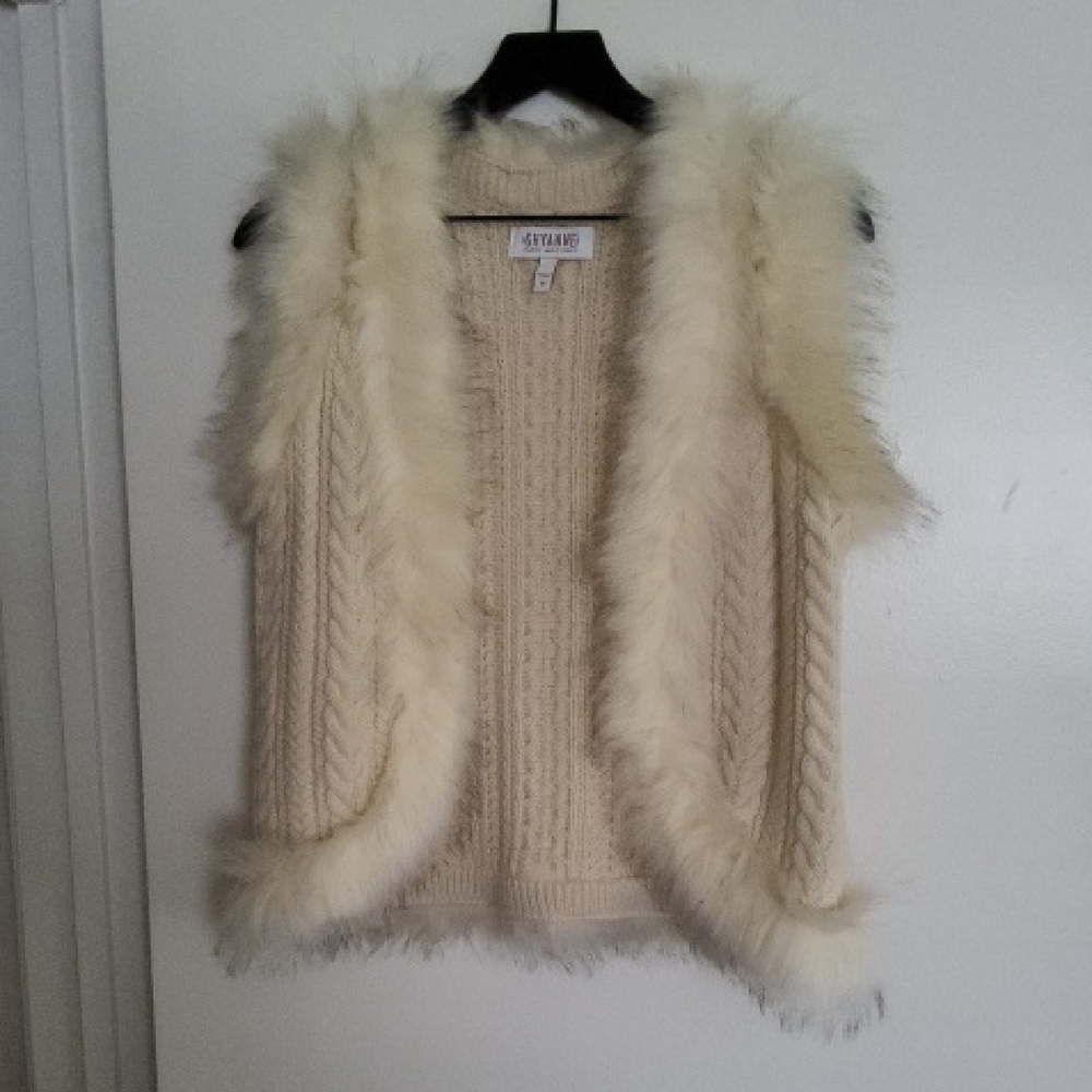 Shyanne Ivory Faux Fur Trim Sweater Vest